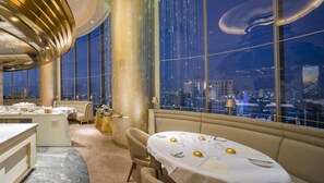 5 restaurants, dinner served, French cuisine - Tower Club at lebua (Bangkok)