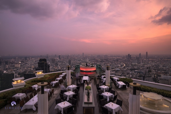 5 restaurants; dinner served