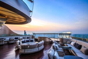 6 barer/lounger og takterrassebar