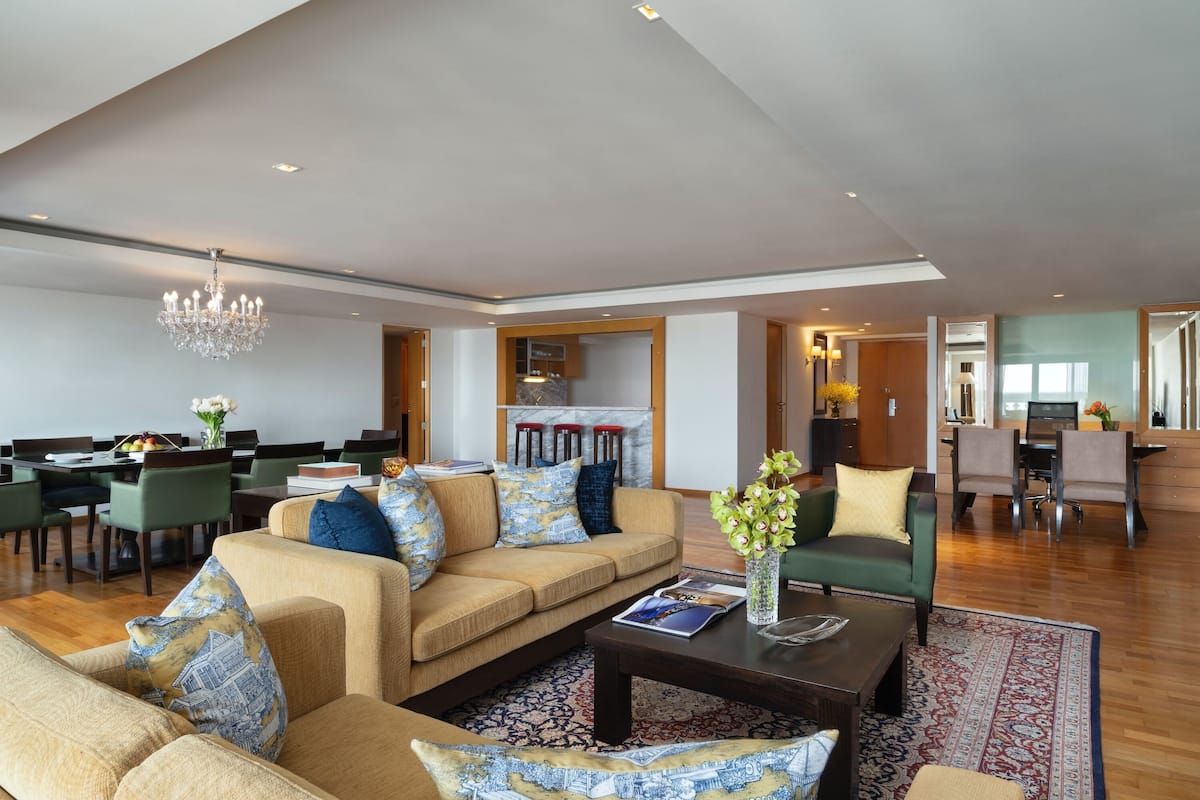 Tower Club Suite 3 Bedroom with Lounge | Coin séjour