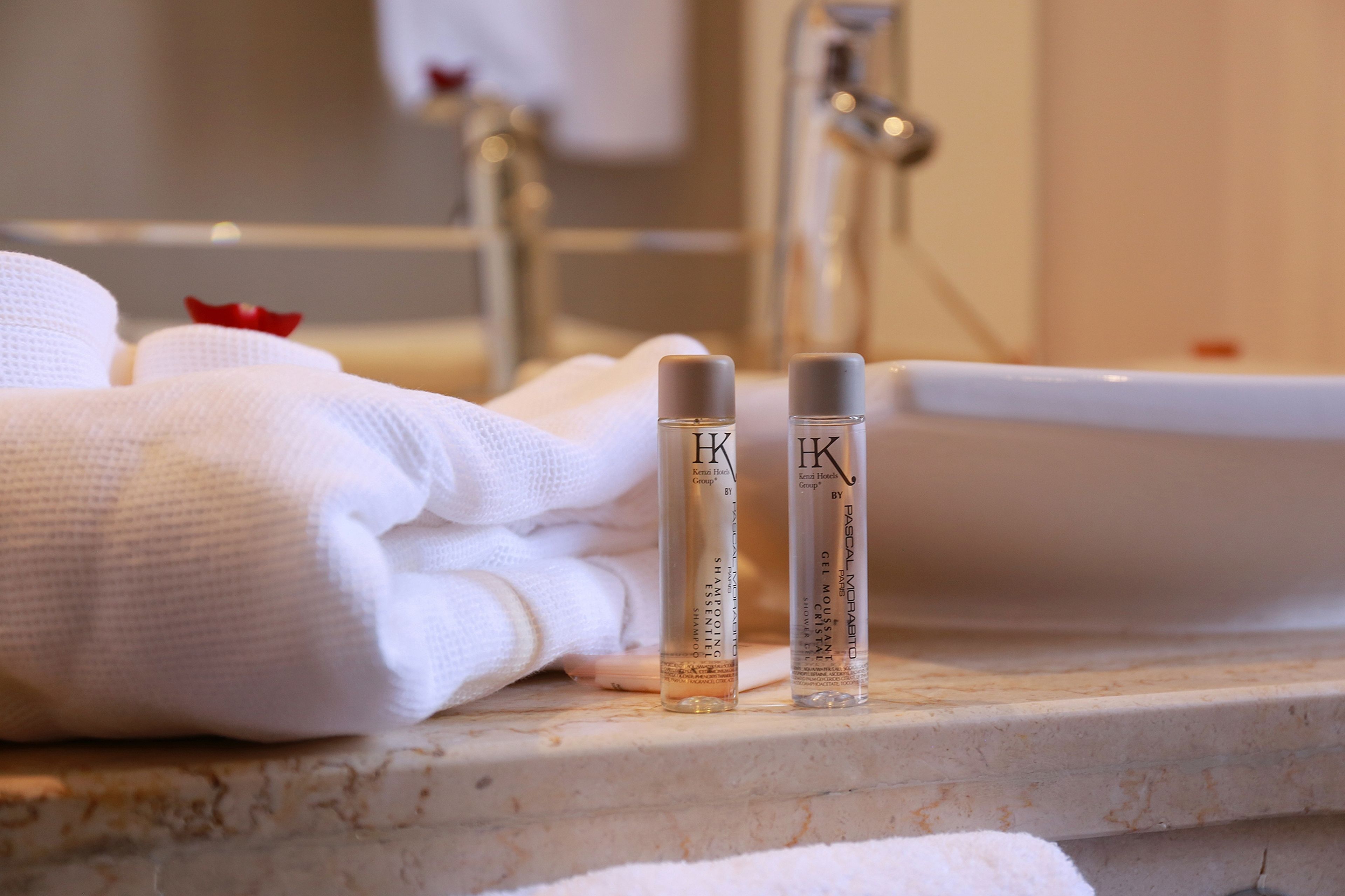 shower, free toiletries, hair dryer, bidet