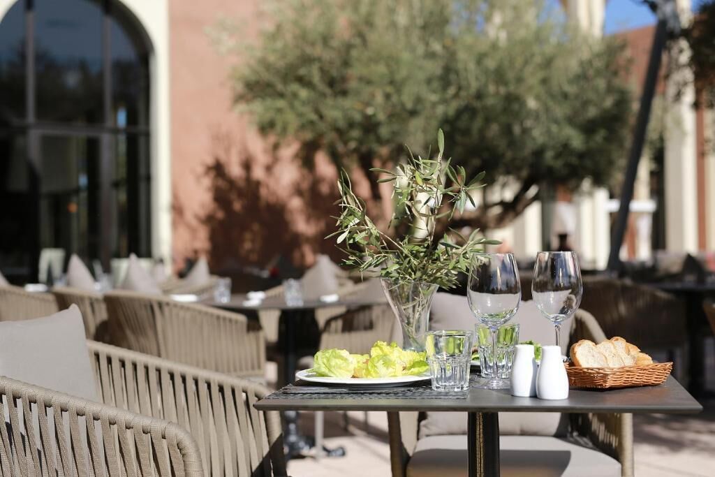 包含每日自助早餐