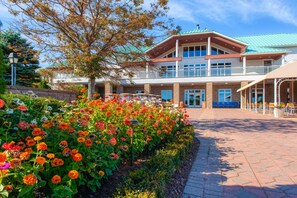 Exterior - Fox Harb' r Resort (Fox Harbour)