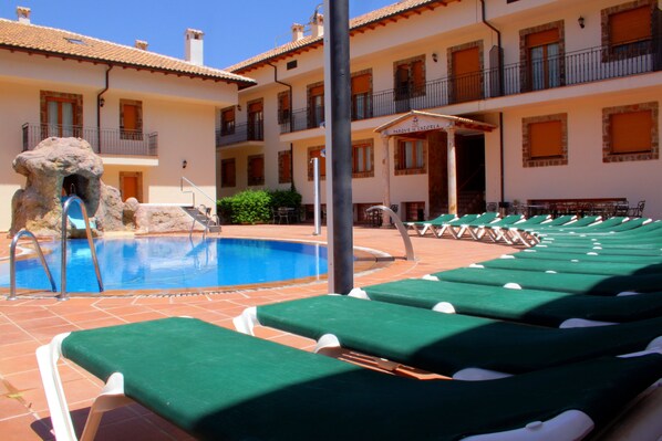 3 indoor pools, 3 outdoor pools