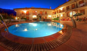 3 indoor pools, 3 outdoor pools