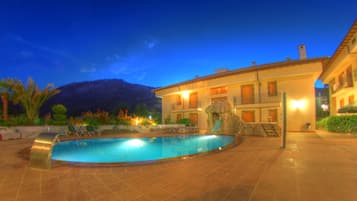 3 piscinas techadas, 3 piscinas al aire libre