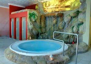 Sauna, hot tub, steam room, Turkish bath, body treatments, hydrotherapy