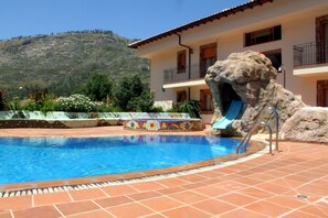 3 indoor pools, 3 outdoor pools