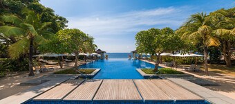 Crimson Resort and Spa Mactan