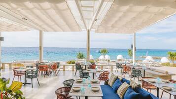 5 restaurants, breakfast, lunch, dinner served; Asian cuisine