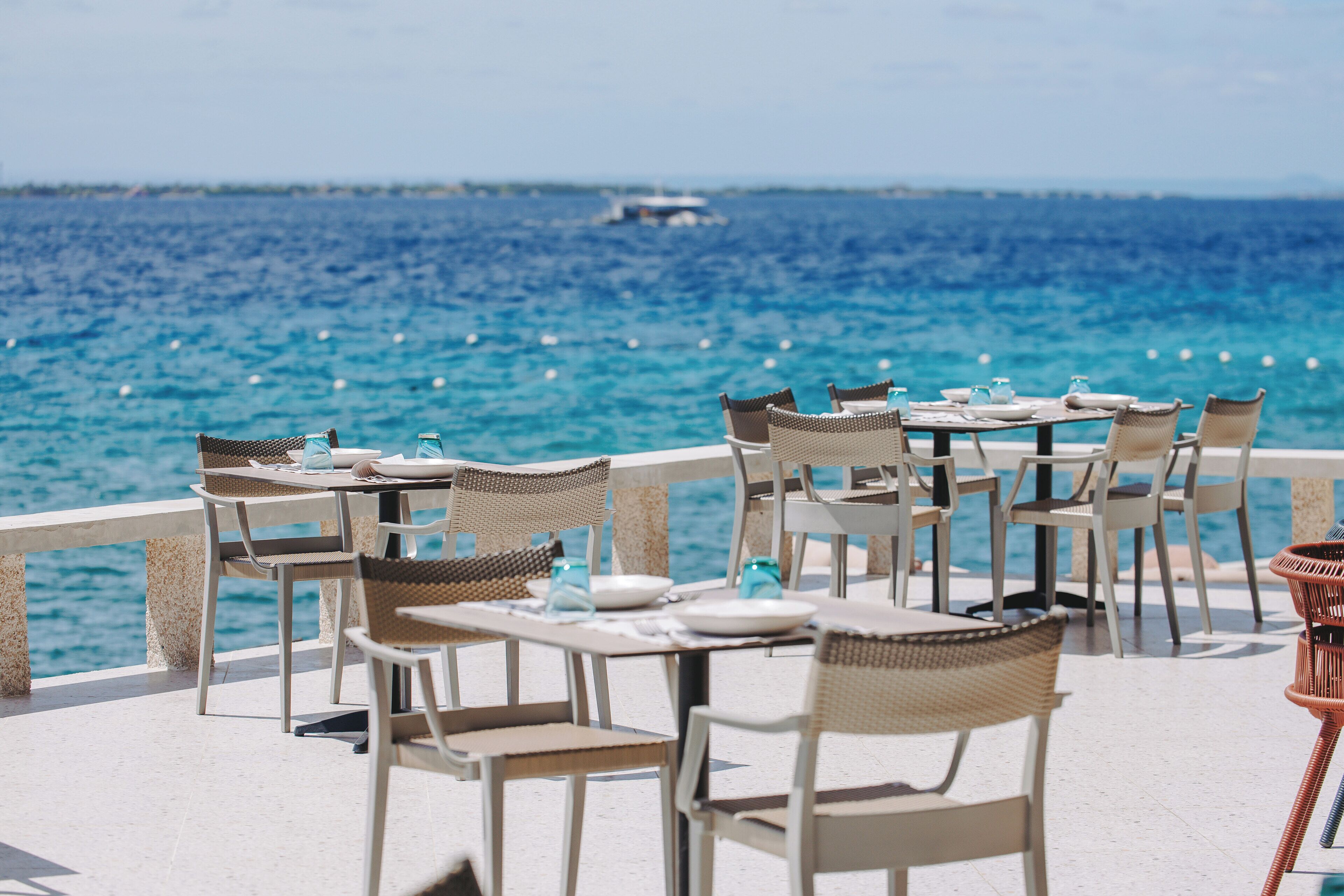 5 restaurants, breakfast, lunch, dinner served; asian cuisine