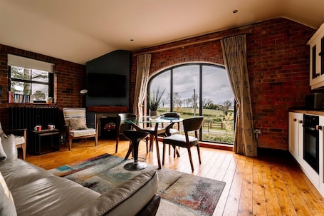 ์ํํธ, ์์ค์ํธ (The Barn- Self Catering) | ์ ์ฉ ์ฃผ๋ฐฉ | ์ ์์ฉ ์์