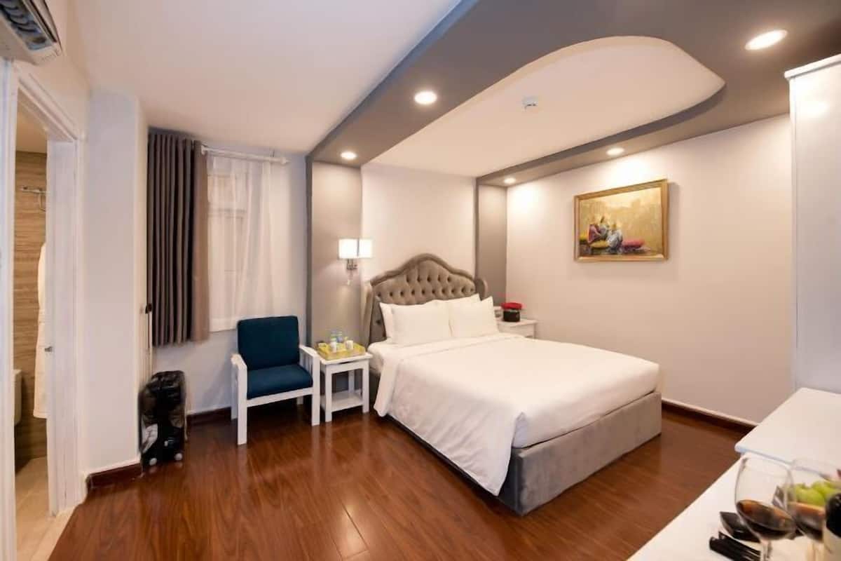 Minibar, in-room safe, desk, rollaway beds