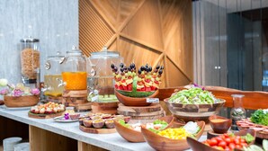 Frokostbuffé hver dag (mot et tillegg)