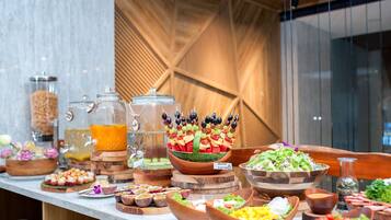 Desayuno buffet (VND 500000 por persona)