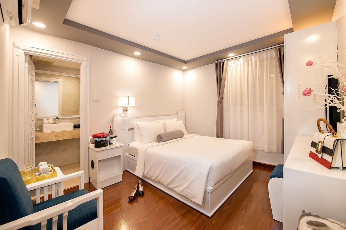 Minibar, in-room safe, desk, rollaway beds