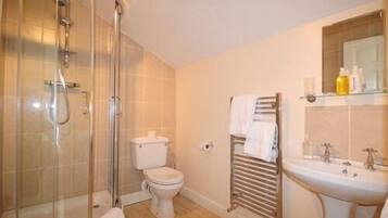 Secador de cabelo (mediante solicitação), toalhas de banho, sabonete