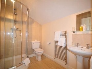 مجففات شعر، مناشف، صابون