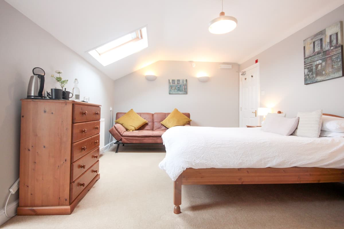 Double Room (Pound Road)