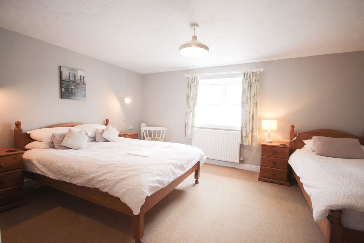Double Room (Hanning Road)