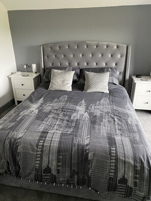 Double Room, Ensuite | Iron/ironing board, free WiFi, bed sheets