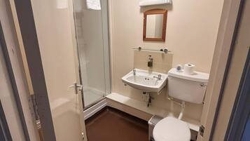 Economy Double Room, Ensuite | Bathroom