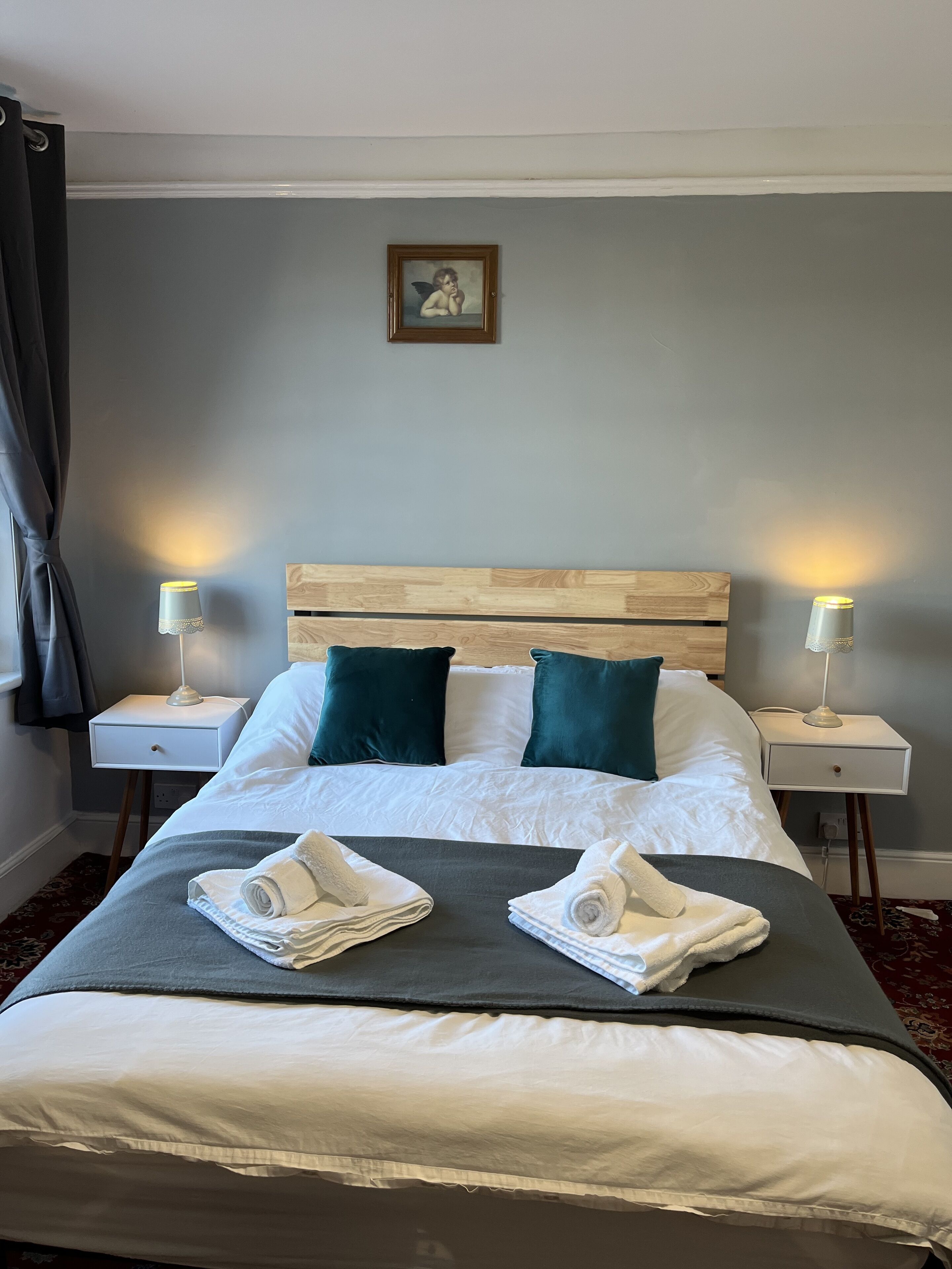 Economy Double Room, Ensuite | Iron/ironing board, bed sheets