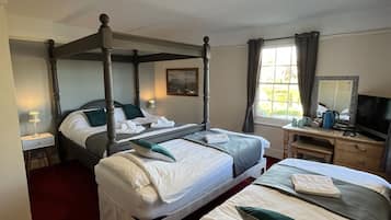 Iron/ironing board, bed sheets