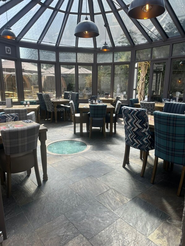 Restaurant - The Boot Inn (Worcester)