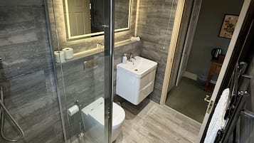 Twin Room, Ensuite | Bathroom