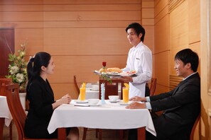 Breakfast, lunch and dinner served - Lucasta Hotel (Ho Chi Minh City)