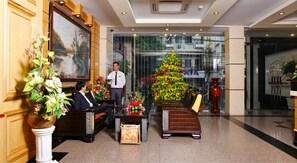 Lobby sitting area - Lucasta Hotel (Ho Chi Minh City)
