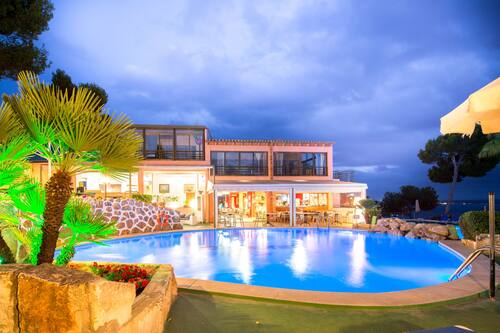 3 outdoor pools