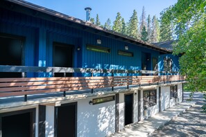 Exterior - The Dorothy Motel (Banff)