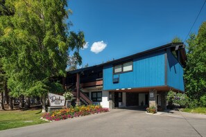 Front of property - The Dorothy Motel (Banff)