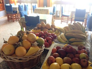 Café da manhã com buffet todos os dias (EUR 7 por pessoa) 