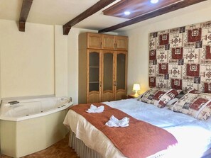 Suite familiar, 2 habitaciones, Terraza, vista al océano | Sábanas de algodón egipcio, ropa de cama de alta calidad y edredón