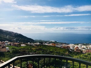 Departamento panorámico, 1 habitación, balcón, vista al mar | Sábanas de algodón egipcio, ropa de cama de alta calidad y edredón 