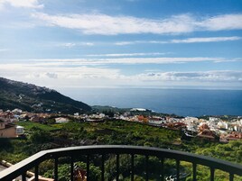 Apartamento panorámico, 1 habitación, balcón, vistas al mar | Sábanas de algodón egipcio y ropa de cama de alta calidad