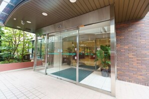 Pintu masuk properti