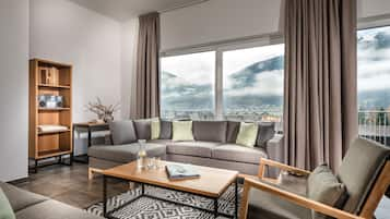 Apartment, Terrasse, Bergblick (Alpine Royal) | Wohnbereich