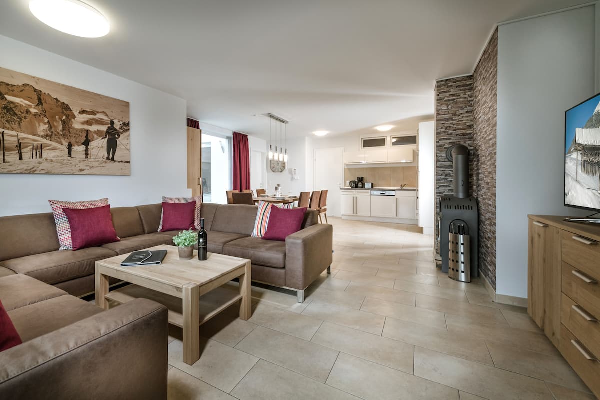 Apartment, Balcony, Mountain View (Alpine Dreams) | In-room safe, cots/infant beds, rollaway beds, free WiFi