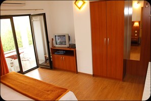 Double Room | Down comforters, in-room safe, desk, blackout drapes