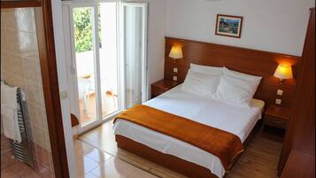 Double Room | Down comforters, in-room safe, desk, blackout drapes