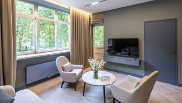 Suite junior | Ropa de cama de alta calidad, minibar, caja fuerte