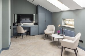 Premium bedding, minibar, in-room safe, individually decorated - Lion's Castle (Lviv)