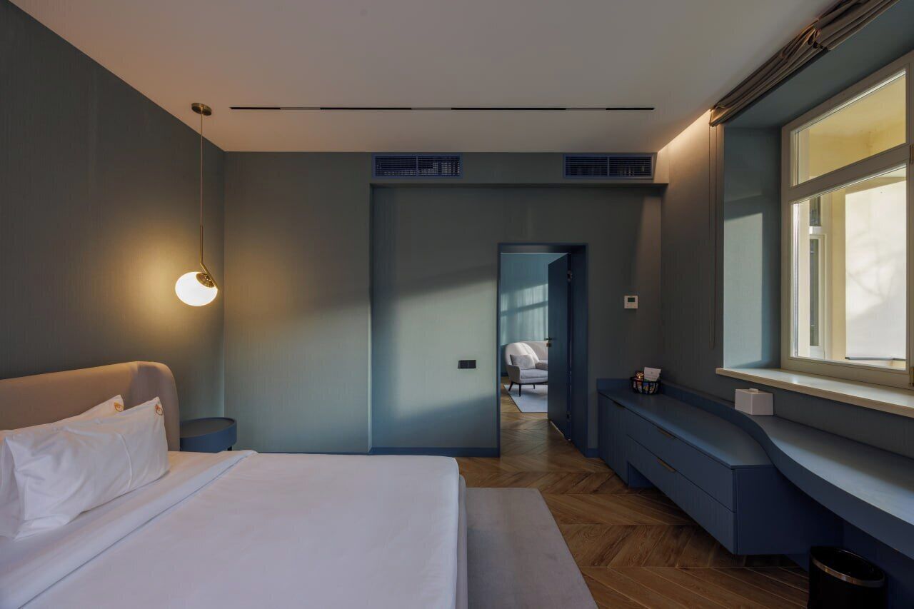 Ropa de cama de alta calidad y minibar 