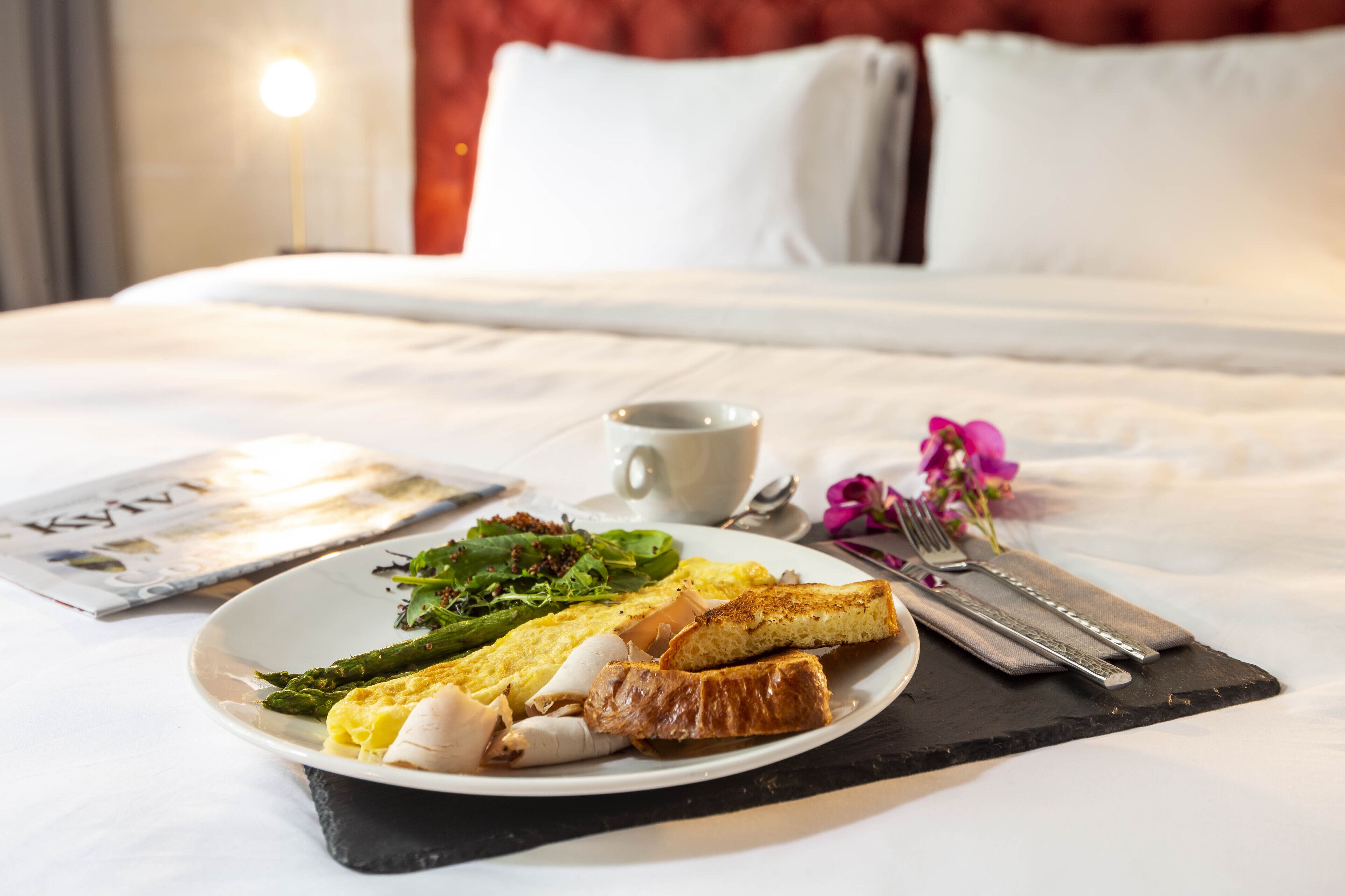 Desayuno buffet diario (UAH 300 por persona)