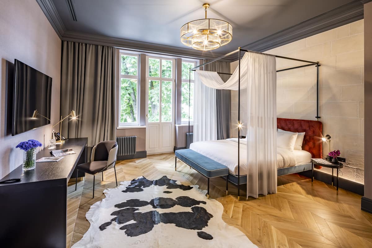 Ropa de cama de alta calidad y minibar