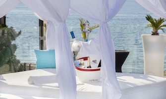 Bar accanto alla piscina